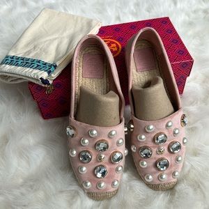 TORY BURCH VAIL ESPADRILLES with crystal stones and pearls in powder pink suede